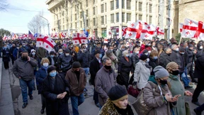Forderung nach Neuwahlen und Rechtsstaatlichkeit