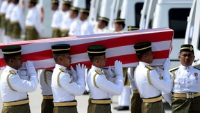 Malaysia empfängt Särge mit MH17-Opfern