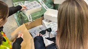 Zoll zieht tausende Uhren und Sonnenbrillen aus dem Verkehr