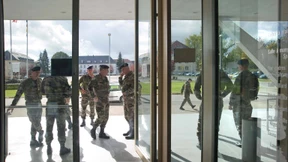 Sag’ zum Abschied leise au revoir