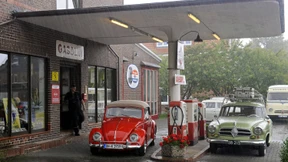 Mann vergisst Ehefrau auf Hochzeitsreise an Tankstelle