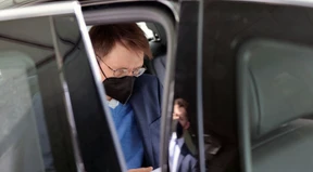 Als Polizisten verkleiden, Lauterbach entführen, Regierung stürzen