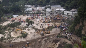 Rettungskräfte bergen 160 Tote nach Erdrutsch