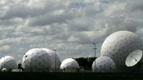 Im Sog der Nachrichtendienste