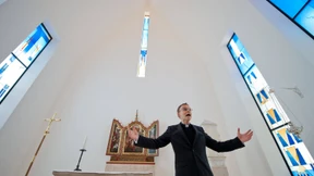 Bischof weiht umstrittene neue Residenz ein