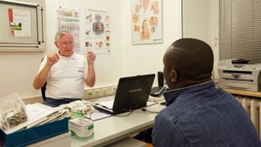 Kommunen blockieren Gesundheitskarte für Flüchtlinge 