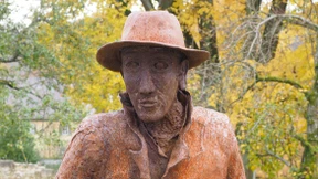 Der weite Weg zum Denkmal in „Attentatshausen“