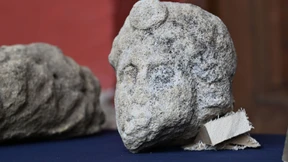 Römisches Götterdenkmal bei Grabungen entdeckt
