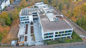 Schuldach wird „grünes Klassenzimmer“