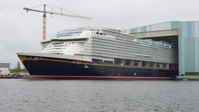 Größtes in Deutschland gebaute Kreuzfahrtschiff ausgedockt