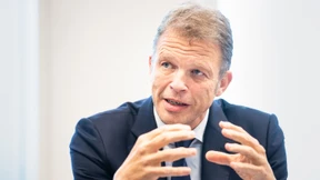 Deutsche Bank hat hohe Kosten und verdient dennoch mehr