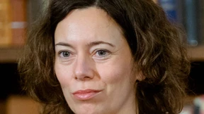 Eva Menasses Roman „Quasikristalle“ oder Die Frau als Mosaik