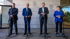 Parteichefs stellen Koalitionsvertrag vor