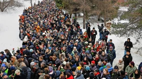 Tausende Russen nehmen Abschied von Nawalnyj