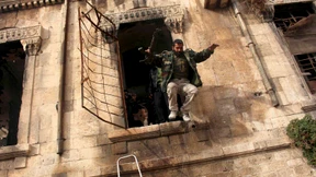 Regierungstruppen werfen Fassbomben aus Helikoptern