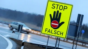 Geisterfahrer rast mit 180 Kilometern in der Stunde über Autobahn