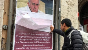 Papstkritische Plakate aufgetaucht