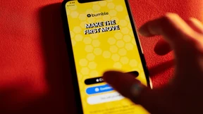 Die dreiste Masche von Finanzvermittlern auf Tinder & Co.