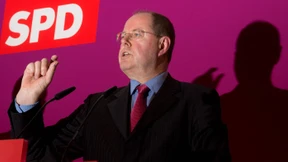 Steinbrück droht Banken mit Lizenzentzug