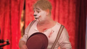 Kommt ein Clown ins Schlachthaus