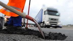 Fast drei Milliarden für Straßen und Brücken