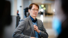 Lauterbach erwartet „die schlimmsten drei Monate“