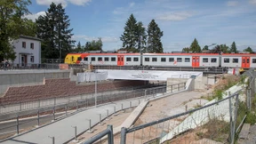 Bahnquerung als Vorbote der Nordmainischen S-Bahn