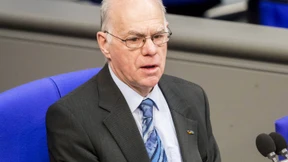 Lammert fordert Zurückhaltung