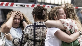 Mit dem Gewehr über der Schulter