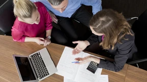 Analysten, Berater und Detektive aus der Maschine