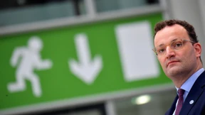 Spahn lässt Corona-Testpflicht für Reise-Rückkehrer prüfen