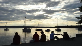 Fock back an Steuerbord! Vorleine los!