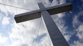 Das Kreuz mit der Kirche