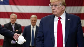 Trump besucht Maskenfabrik ohne Maske