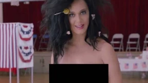 Katy Perry lockt mit nackter Haut in Wahllokale