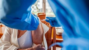 „Auch Geimpfte müssen sich schützen“