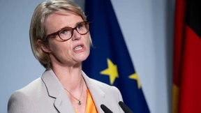 Schulen und Kitas wichtiger als Fußball