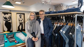 Neue Ware aus abgetragenem Denim