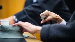 Ehemaliger SS-Wachmann weint vor Gericht