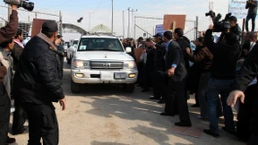 Konvoi von Ban Ki-moon mit Schuhen beworfen