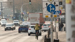Auf der Straße Raum für alle: Fahrräder und Autos