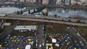 Autofahrer fährt in Obdachlosen-Zeltlager in Oregon