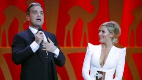Robbie Williams singt mit Helene Fischer