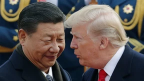 Zuschauen, wie sich der Westen selbst ein Bein stellt