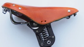 Gefedert und gestützt