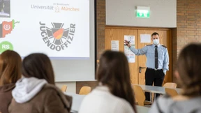 Mit Soldaten sprechen