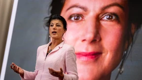 Ist die Demokratie in Gefahr, Herr Stecker?