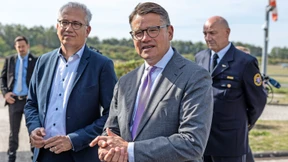 Rhein kündigt Sozialgipfel an