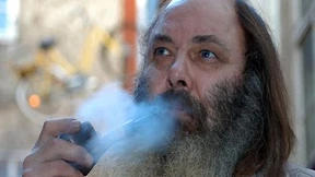 Jugendpfarrer im Lautsprecherwagen