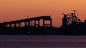 Erste Kräne treffen in Baltimore ein